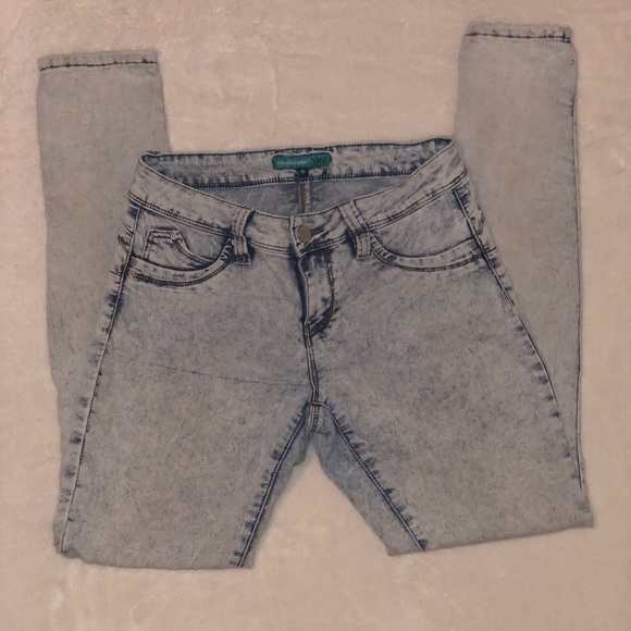 Light Wash Acid Jeans - Picture 2 of 6